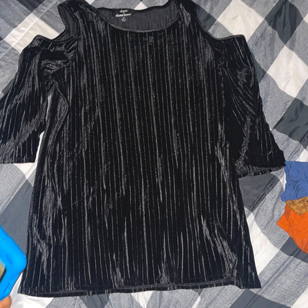 Dennis Basso Pleated Stretch Cold Shoulder Top